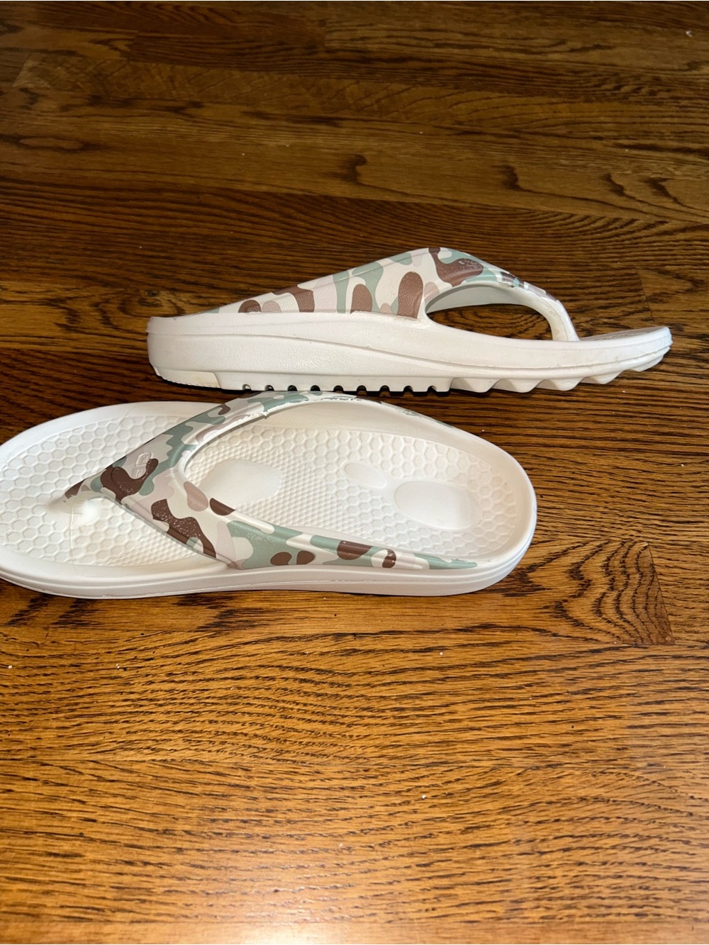 Spenco Fusion 2 Camo Flip Flops Comfort Women’s 9 Men’s 8 Beige Thong Sandal - Picture 5 of 9